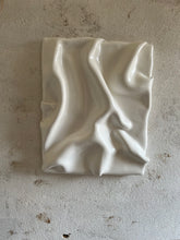 Indlæs billede til gallerivisning DRAPE • White
