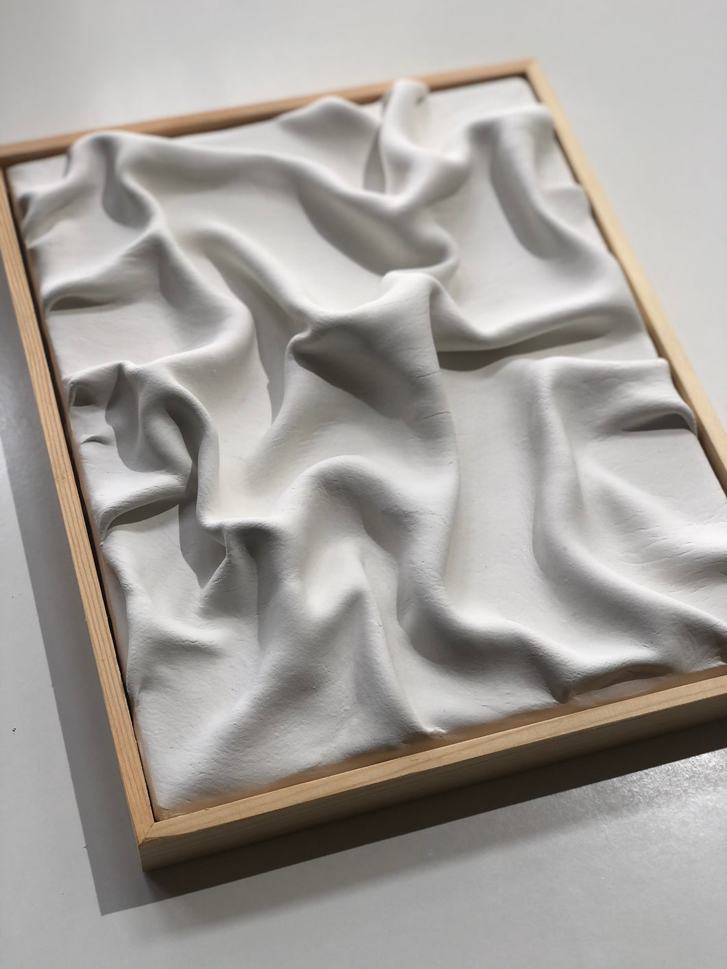 DRAPE IN WOOD FRAME