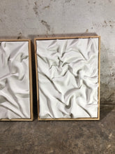 Indlæs billede til gallerivisning DRAPE IN WOOD FRAME
